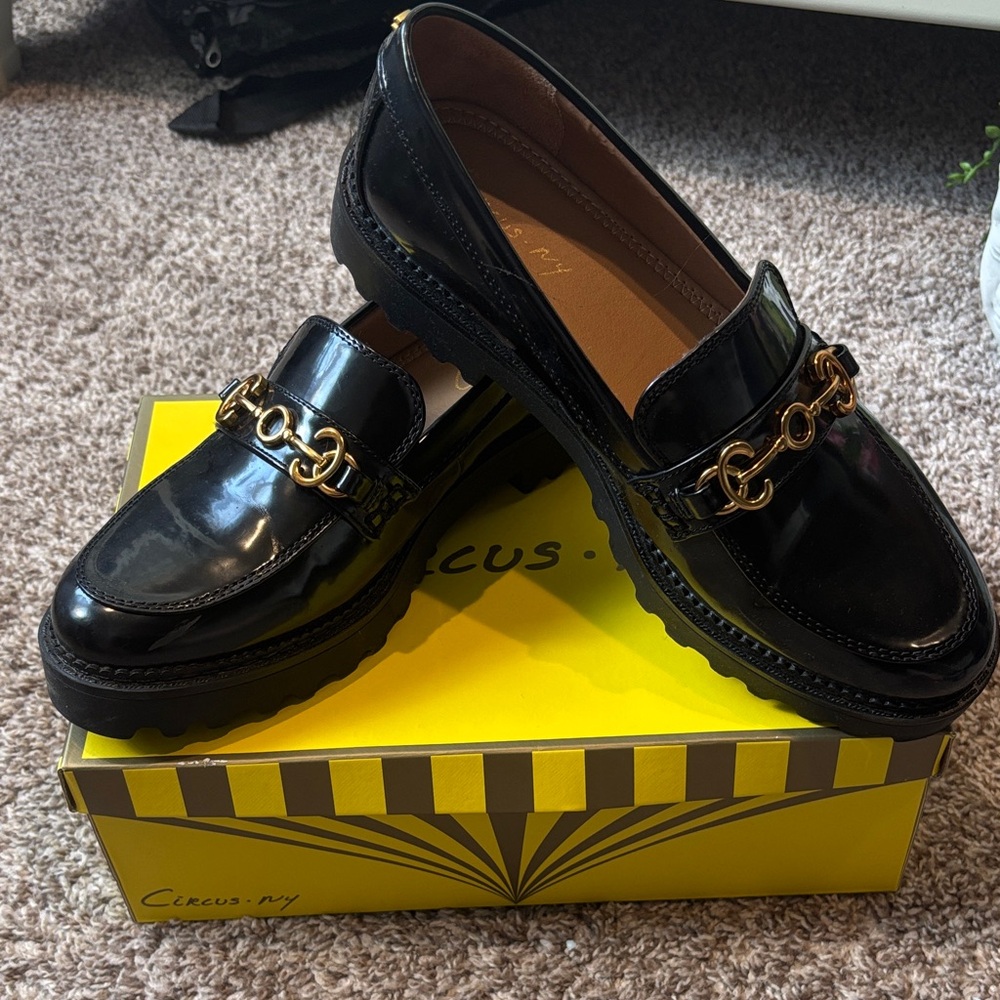 Circus by Sam Edelman Glossy Black Loafers with Gold Chain SIZE 9
